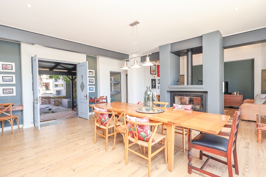 5 Bedroom Property for Sale in The Coves North West